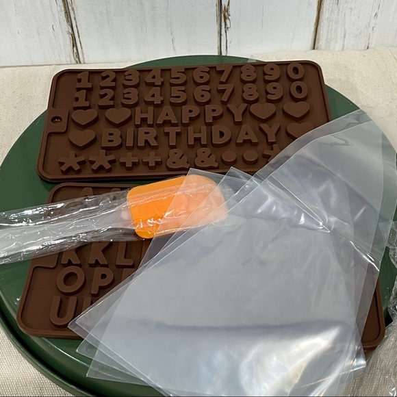 NIB Set of Food Grade Silicone Shape Molds with Spatula & Chocolate Squeeze Bags - Picture 4 of 12